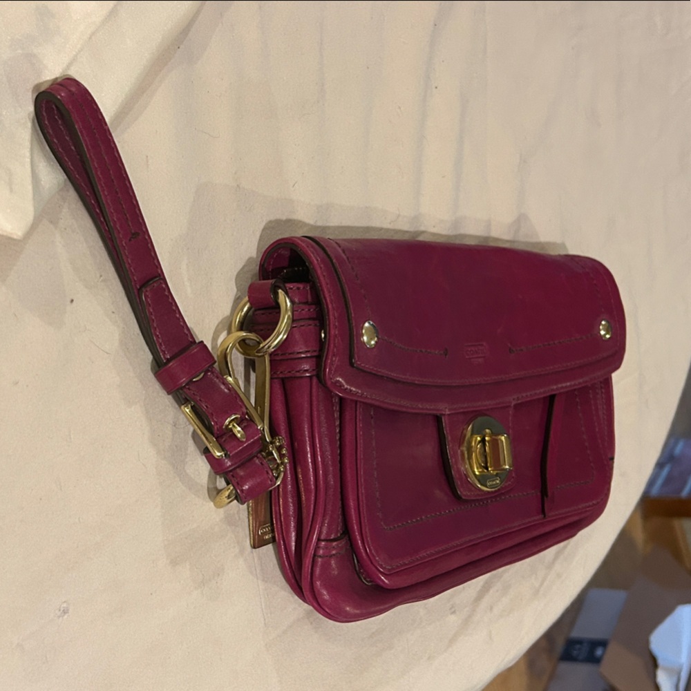 Coach Pink Leather Clutch Bag with Embossed Logo - Picture 5 of 5